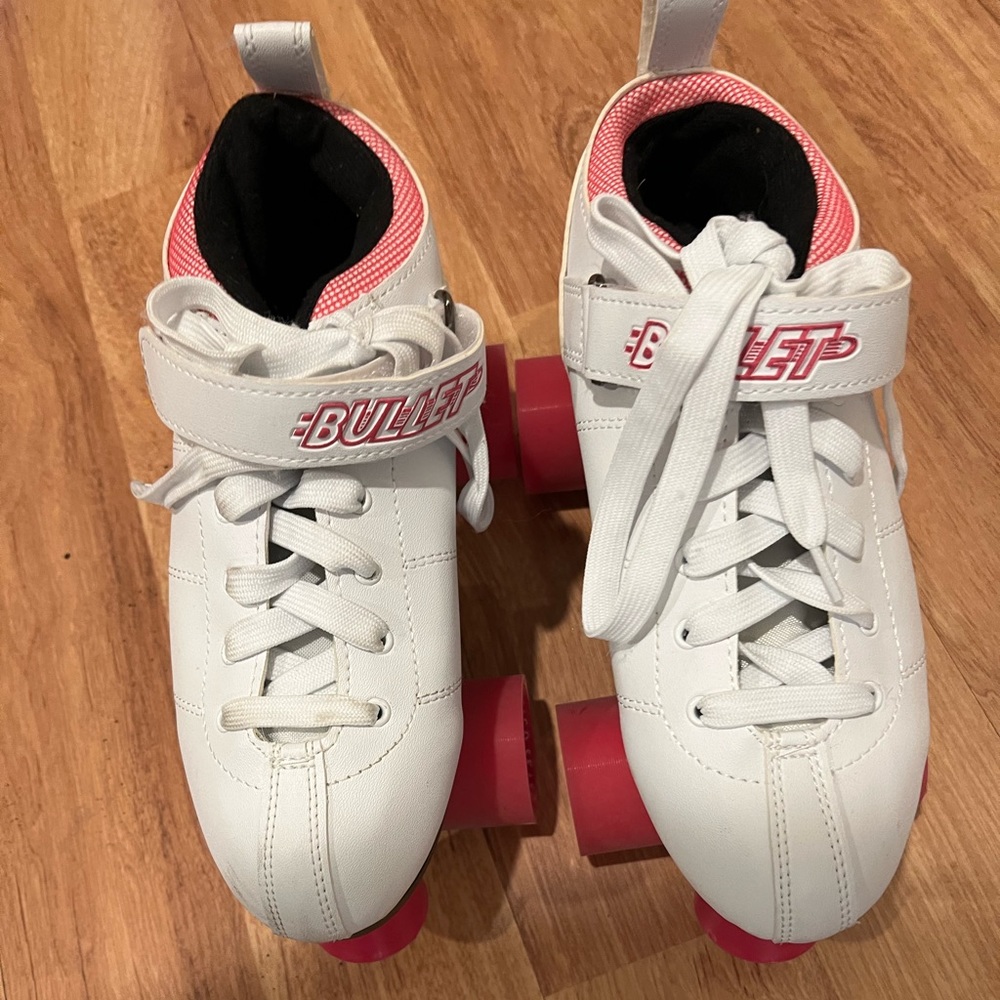 Bullet Rollerskates